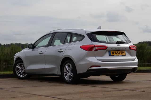 Ford Focus (2022) thumbnail 3
