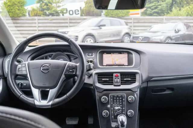 Volvo V40 (2017) thumbnail 2