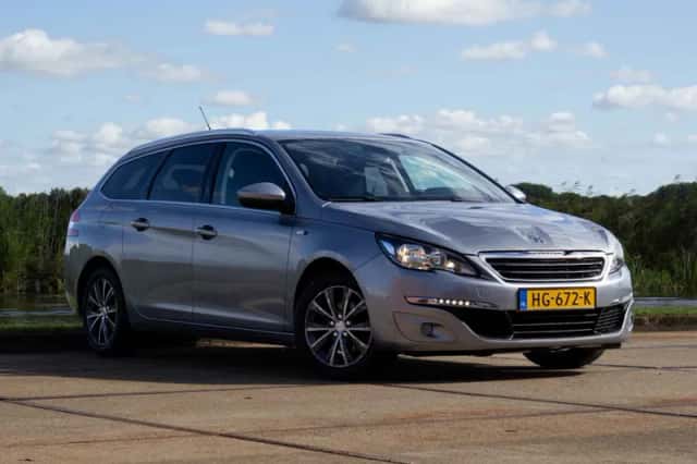 Peugeot 308 (2015) thumbnail 1