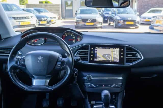 Peugeot 308 (2015) thumbnail 2