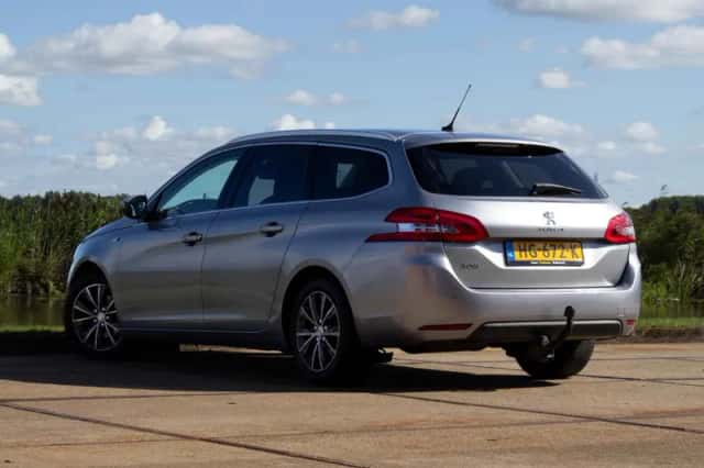 Peugeot 308 (2015) thumbnail 3