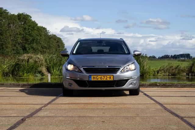 Peugeot 308 (2015) thumbnail 5