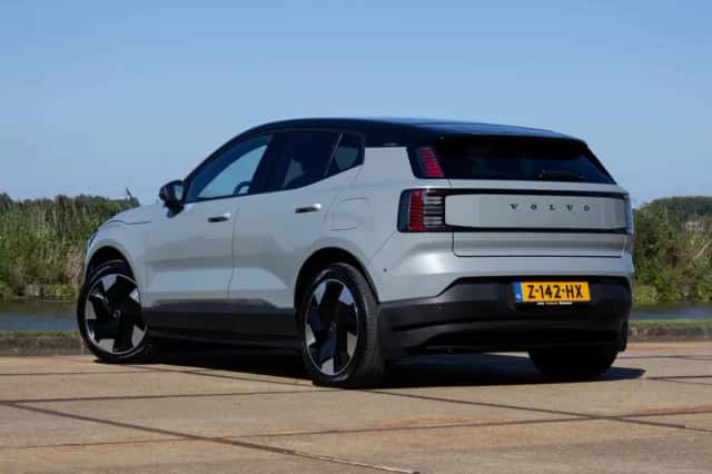 Volvo EX30 (2024) thumbnail 4