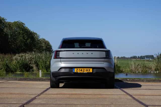 Volvo EX30 (2024) thumbnail 6