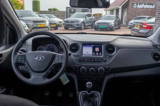 Hyundai i10 (2017) thumbnail 2