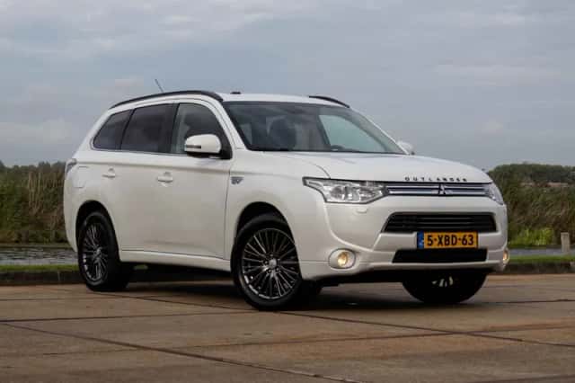 Mitsubishi Outlander (2014) thumbnail 1