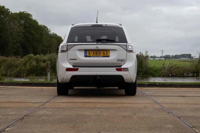 Mitsubishi Outlander (2014) thumbnail 4