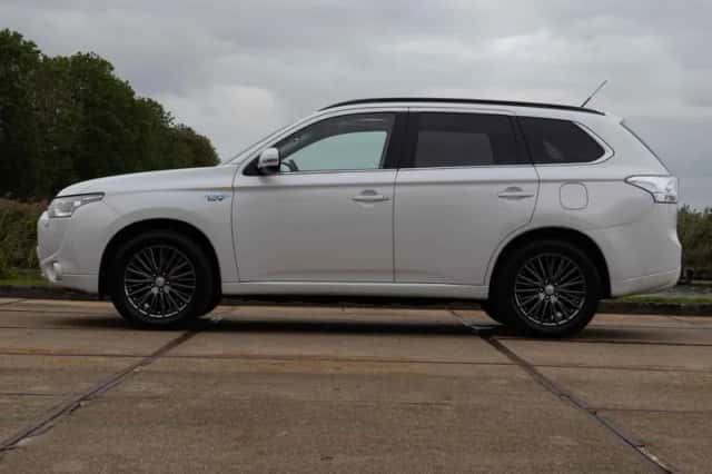 Mitsubishi Outlander (2014) thumbnail 5