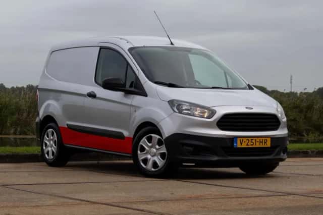 Ford Transit Courier (2017) thumbnail 1