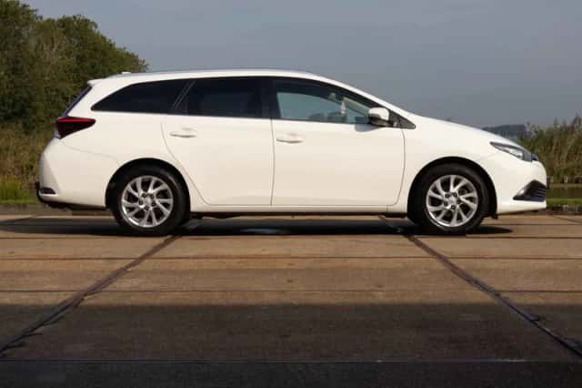 Toyota Auris (2018) thumbnail 6