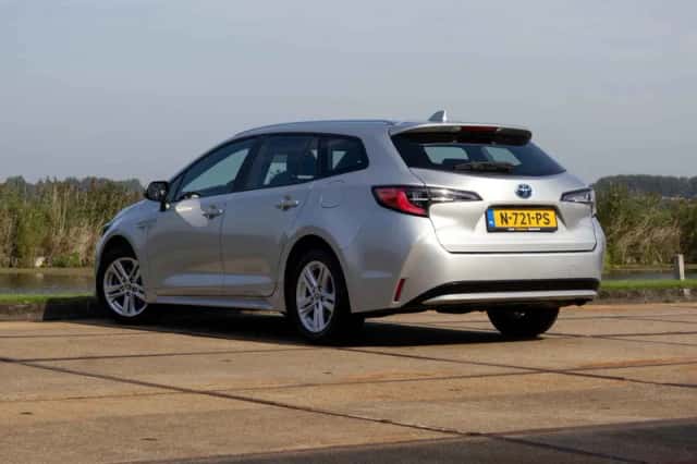 Toyota Corolla (2021) thumbnail 3