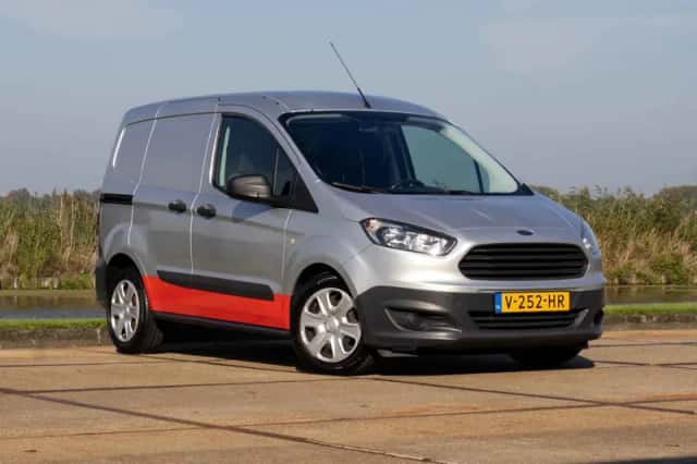 Ford Transit Courier (2017) thumbnail 1