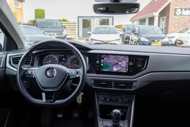 Volkswagen Polo (2019) thumbnail 2