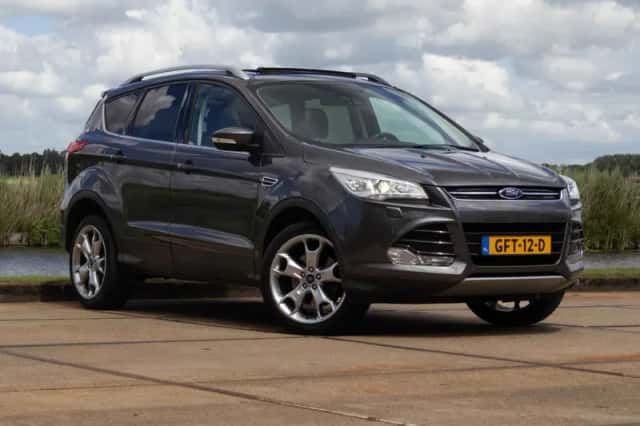 Ford Kuga (2015) thumbnail 1