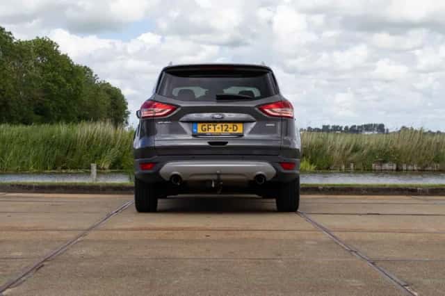 Ford Kuga (2015) thumbnail 6