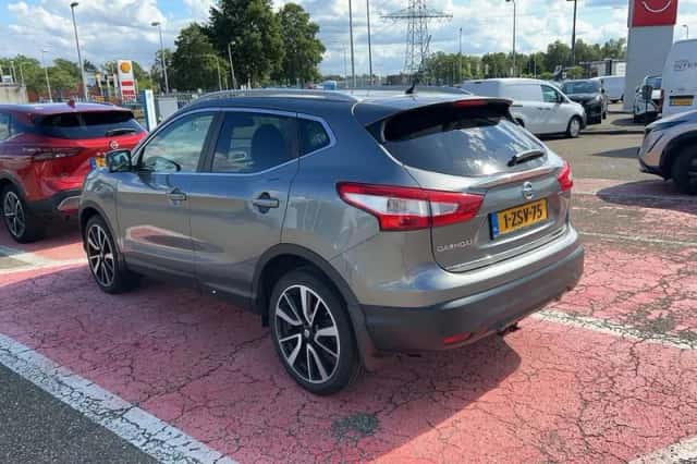Nissan Qashqai (2015) thumbnail 2