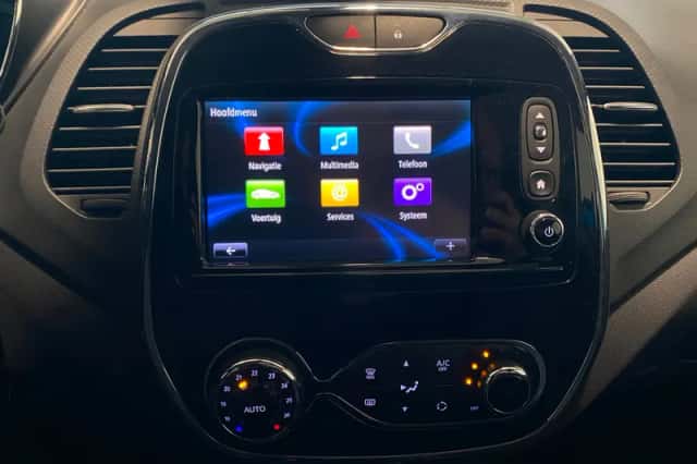 Renault Captur (2016) thumbnail 3