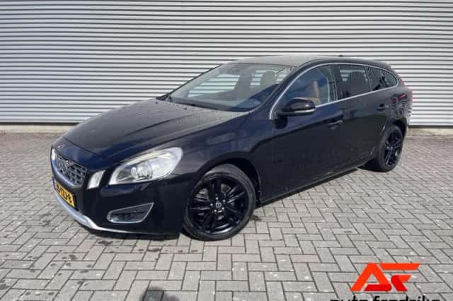 Volvo V60 (2012) thumbnail 1