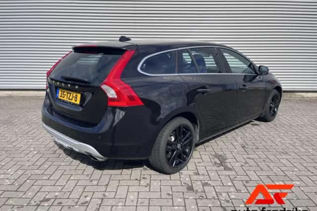 Volvo V60 (2012) thumbnail 2