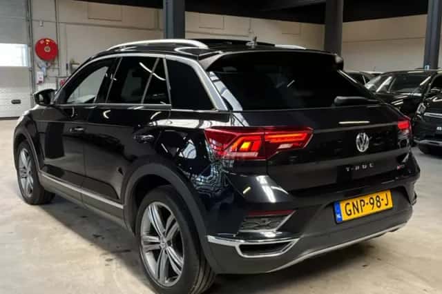Volkswagen T-Roc (2018) thumbnail 3