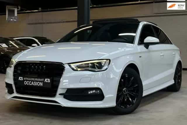 Audi A3 (2015) thumbnail 1