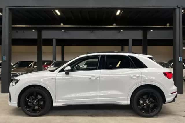 Audi Q3 (2019) thumbnail 2