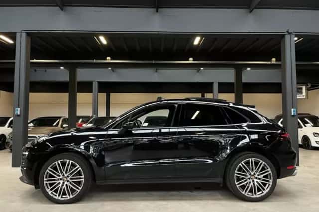 Porsche Macan (2018) thumbnail 2