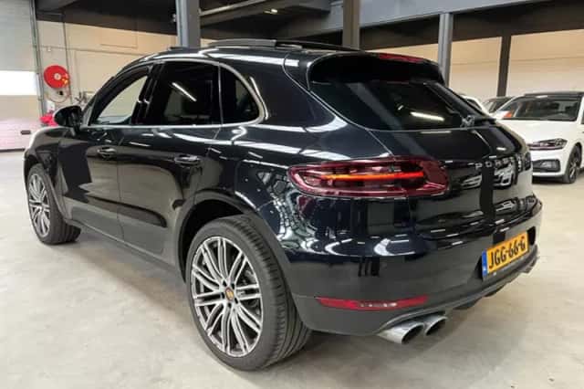 Porsche Macan (2018) thumbnail 3