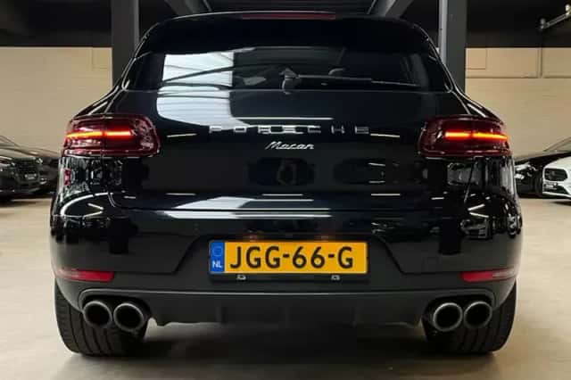 Porsche Macan (2018) thumbnail 4