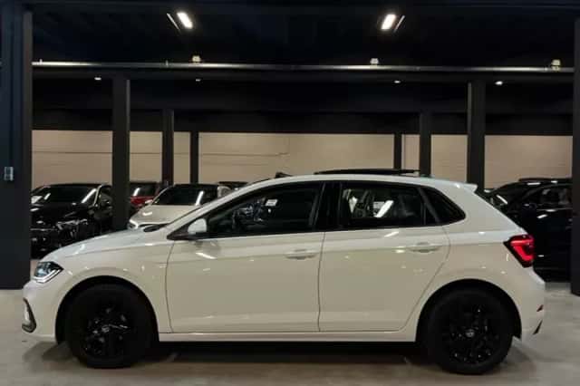 Volkswagen Polo (2023) thumbnail 2