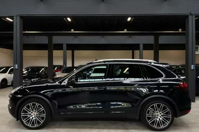 Porsche Cayenne (2012) thumbnail 2