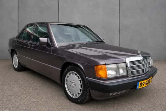 Mercedes-Benz 190-Serie (1991) thumbnail 2