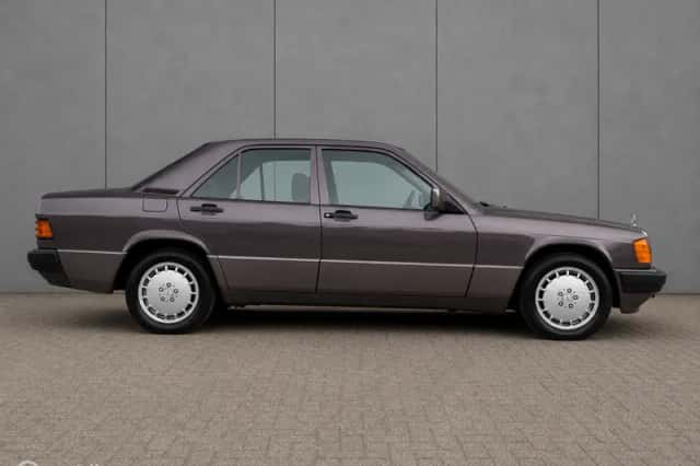 Mercedes-Benz 190-Serie (1991) thumbnail 4