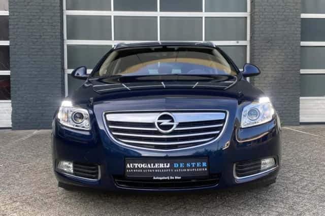 Opel Insignia (2011) thumbnail 3