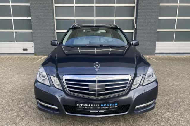 Mercedes-Benz E-Klasse (2010) thumbnail 2
