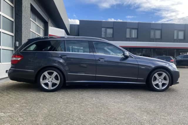 Mercedes-Benz E-Klasse (2010) thumbnail 5