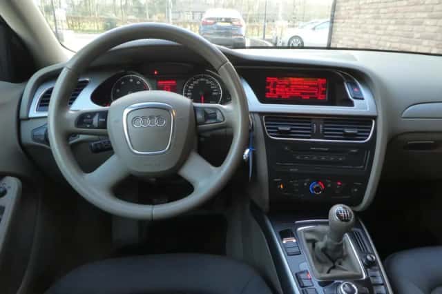 Audi A4 (2008) thumbnail 5