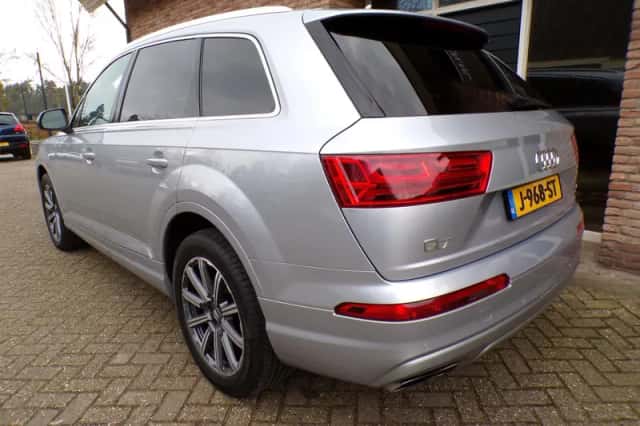 Audi Q7 (2018) thumbnail 3