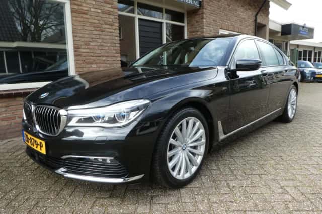 BMW 7-Serie (2018) thumbnail 1