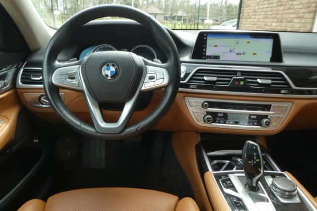 BMW 7-Serie (2018) thumbnail 5