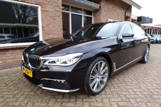 BMW 7-Serie (2017) thumbnail 1
