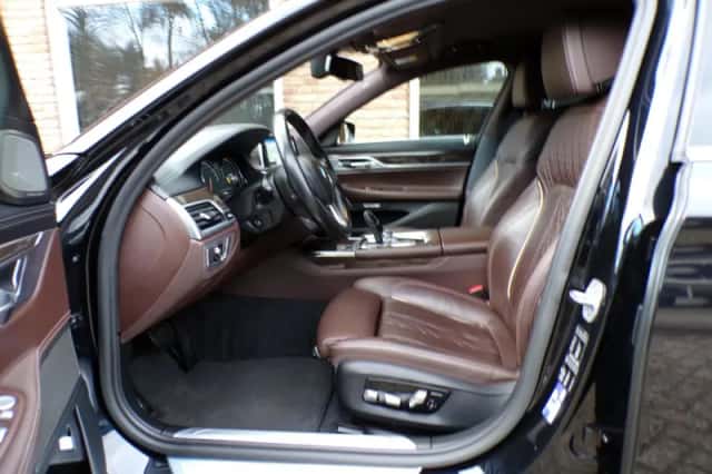 BMW 7-Serie (2017) thumbnail 4