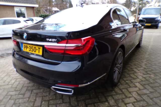 BMW 7-Serie (2017) thumbnail 6