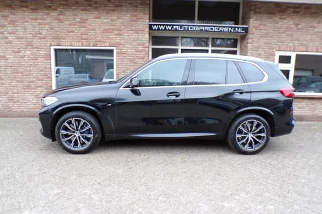 BMW X5 (2019) thumbnail 2