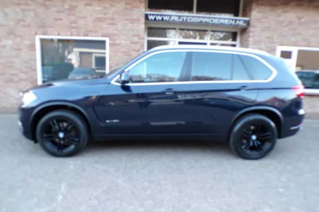 BMW X5 (2016) thumbnail 2