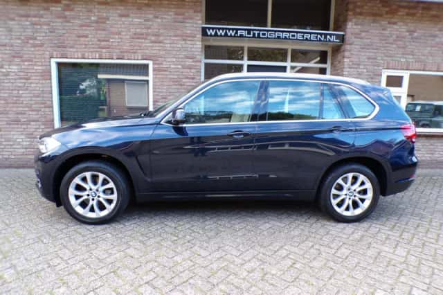 BMW X5 (2017) thumbnail 2