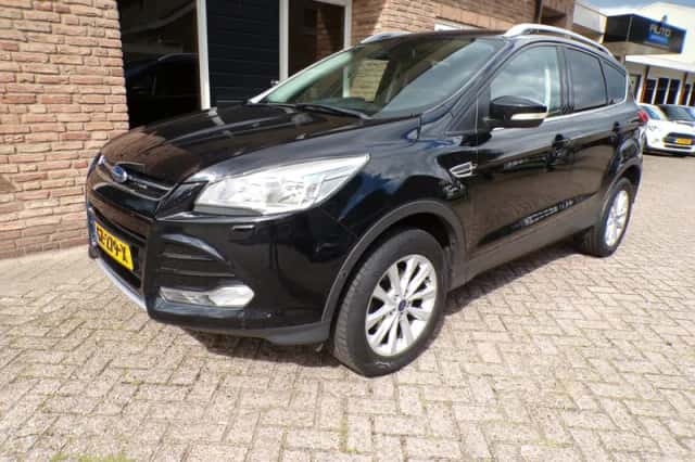 Ford Kuga (2015) thumbnail 1