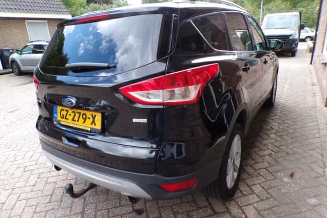 Ford Kuga (2015) thumbnail 6