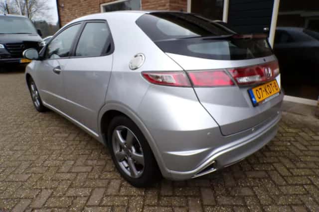 Honda Civic (2009) thumbnail 3