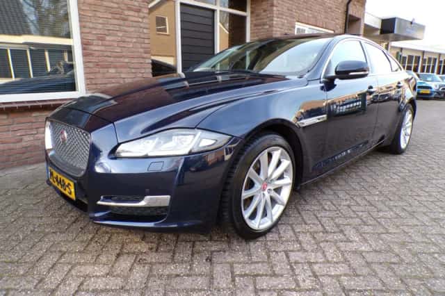 Jaguar XJ (2017) thumbnail 1